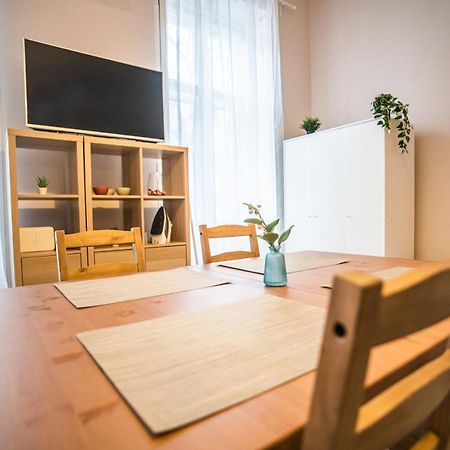 Spacious Apartment In Central Kecskemét Esterno foto