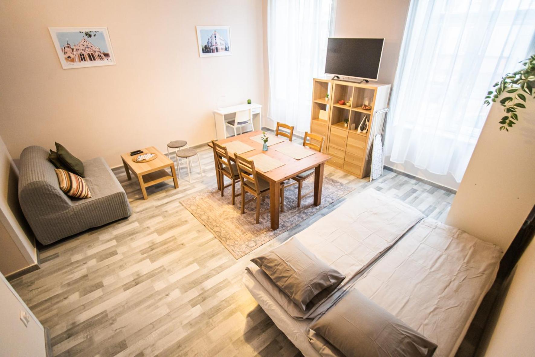 Spacious Apartment In Central Kecskemét Esterno foto
